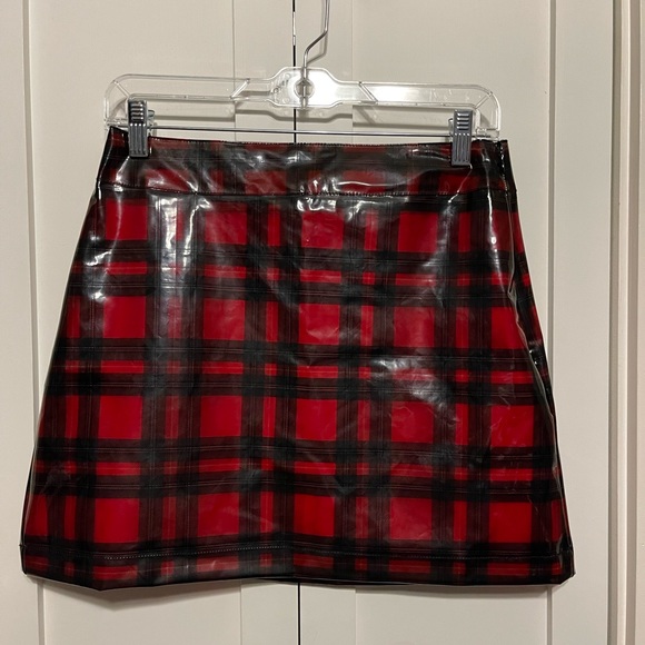 Forever 21 Dresses & Skirts - Vinyl Plaid Skirt M